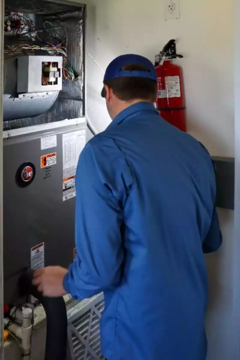 Air Conditioning repair services in Fort Myers by Crowther Roofing and Cooling. The best ac company serving Sarasota, Cape Coral and Punta Gorda